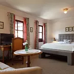 Unterbrunn & Gaestehaus