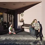 Unterbrunn & Gaestehaus Hotel 3*