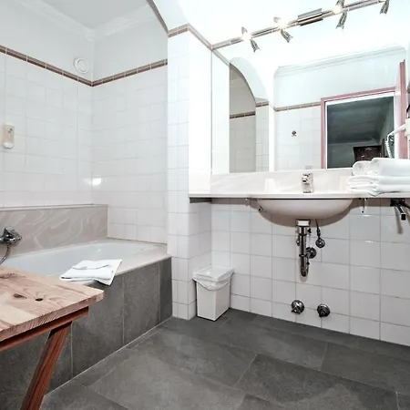 Unterbrunn & Gaestehaus Hotel 3*