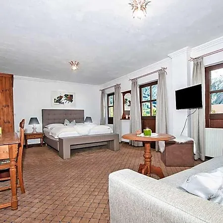 Unterbrunn & Gaestehaus 3*