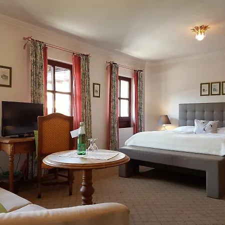 Unterbrunn & Gaestehaus