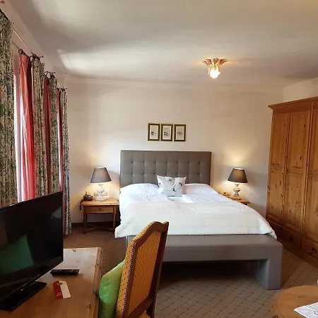 Unterbrunn & Gaestehaus Hotel